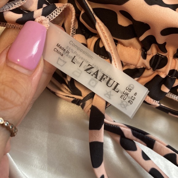 🦋2/$22 NWOT Zaful leopard strapless bandeau bikini top - Picture 6 of 6